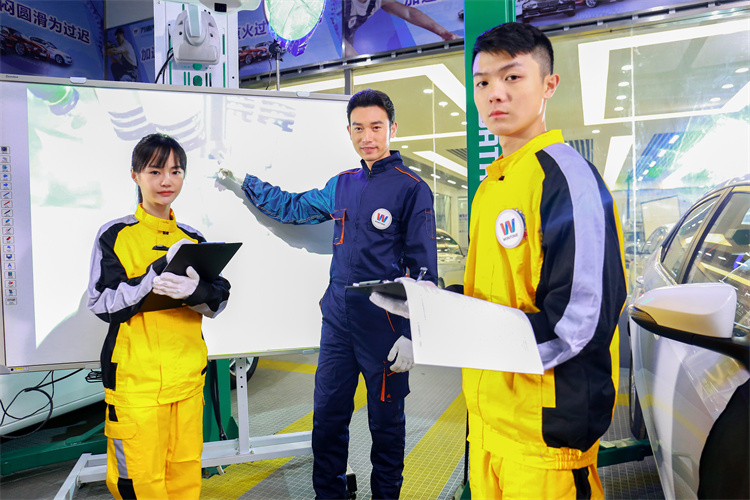  央視：職校生一樣能當(dāng)兵、上大學(xué)、考研、公務(wù)員和事業(yè)編！