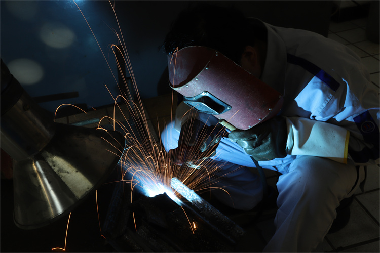 想學焊接？先了解這些，學費那都不是事兒！?