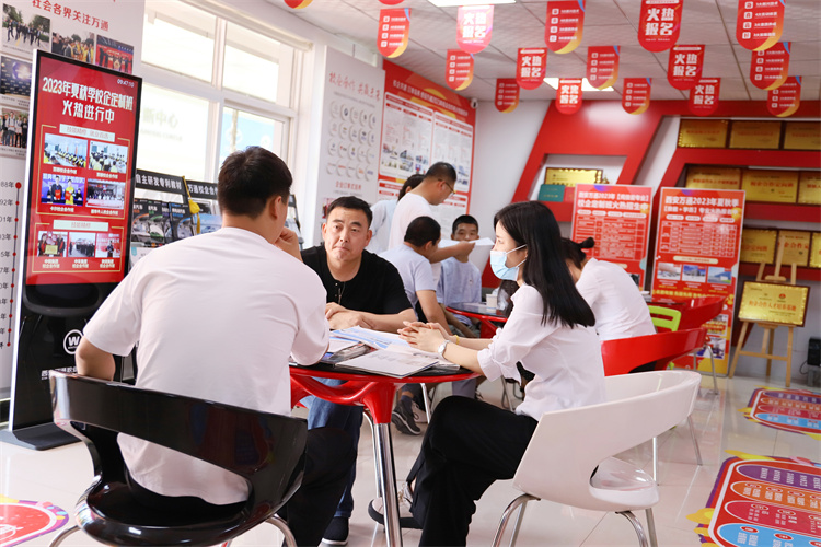 十幾歲很迷茫，學什么技術更吃香，怎么學找誰學？????