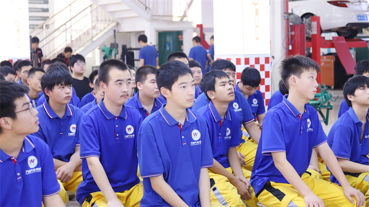 讀職校，學(xué)生如何在學(xué)校里獲得成長?