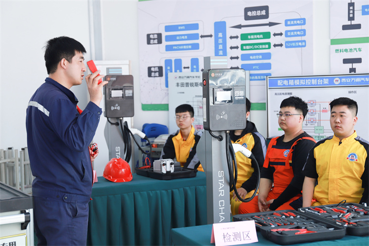 到現(xiàn)在了才知道學(xué)校不滿意，別慌，轉(zhuǎn)學(xué)來萬通