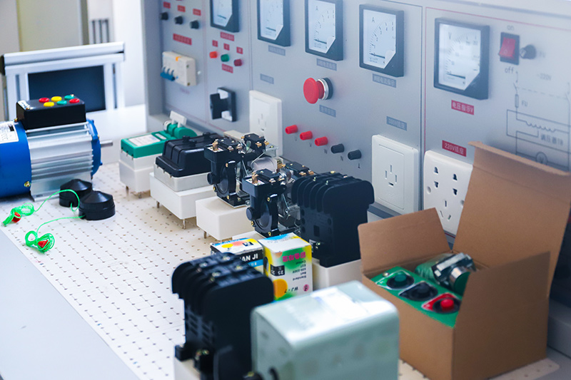 西安電工培訓，電工基礎知識，正規電工培訓班，學水電工去哪里好？