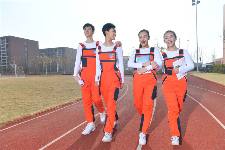 放棄「隨大流」思維！擇校選專業(yè)先從這3個方面考慮，比盲目選熱門更重要