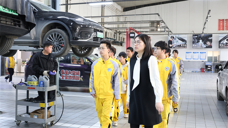 走進(jìn)零跑汽車,解鎖職業(yè)新視野——西安萬通汽車學(xué)校學(xué)子開展企業(yè)研學(xué)活動(dòng)