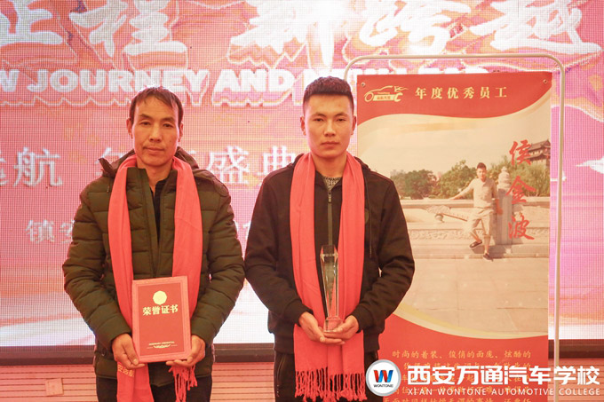 候金波與他的父親 候金波與他的父親