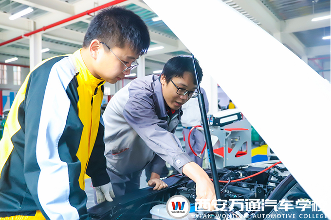 【新創客】不甘平庸、轉行學汽修