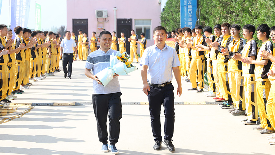 汽修行業頂級大師李東江教授蒞臨西安萬通講學1