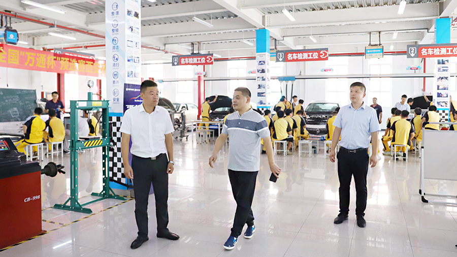 汽修行業頂級大師李東江教授蒞臨西安萬通講學3