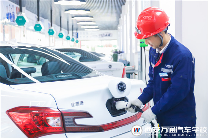 新能源充電樁市場(chǎng)火爆，西安萬(wàn)通該專業(yè)持續(xù)招生中！