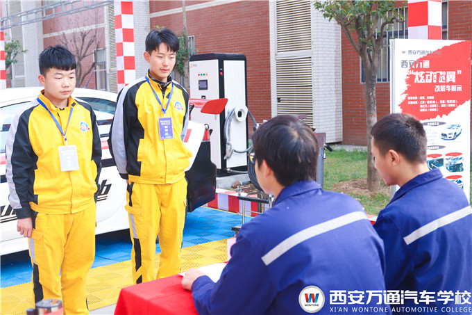 學汽修是去汽修廠還是到汽修學校好？