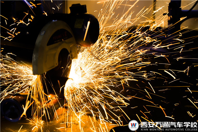 在西安學(xué)焊接技術(shù)，選擇西安萬通！