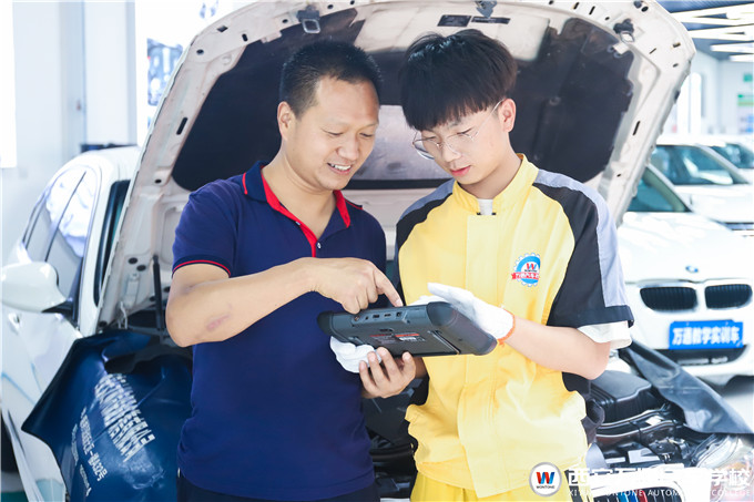 西安萬通助學子從909萬就業大軍里脫穎而出！