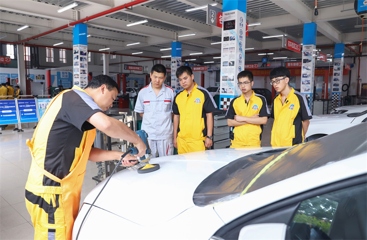 告別體力活！拒絕死工資！學(xué)習(xí)汽車美容創(chuàng)業(yè)當(dāng)老板