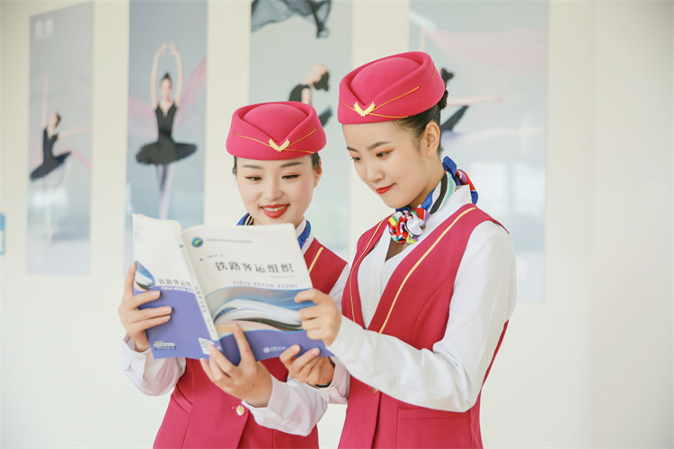 來萬通，這兩個專業真的適合女孩子學！