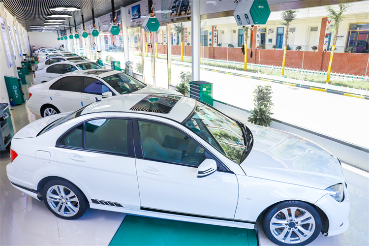 家人們，這所學(xué)校“泰褲辣”！！！！