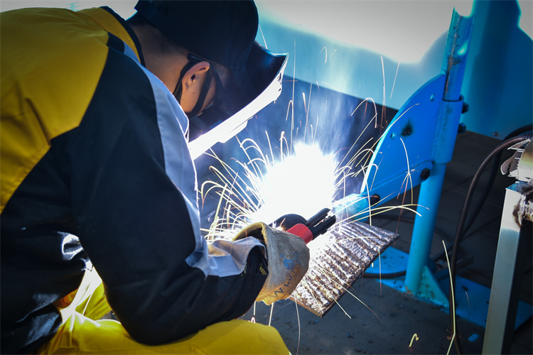 想學焊接技術，一定來西安萬通！