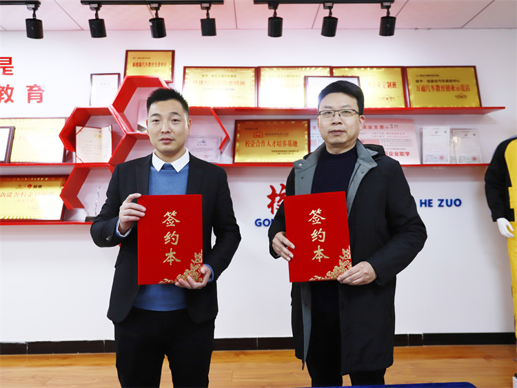 強強聯合   簽約國企 --西安萬通汽車學校與陜汽集團順利簽約達成校企合作關系