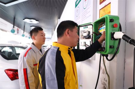 新能源汽車產銷一路狂飆，行業前景更廣闊！